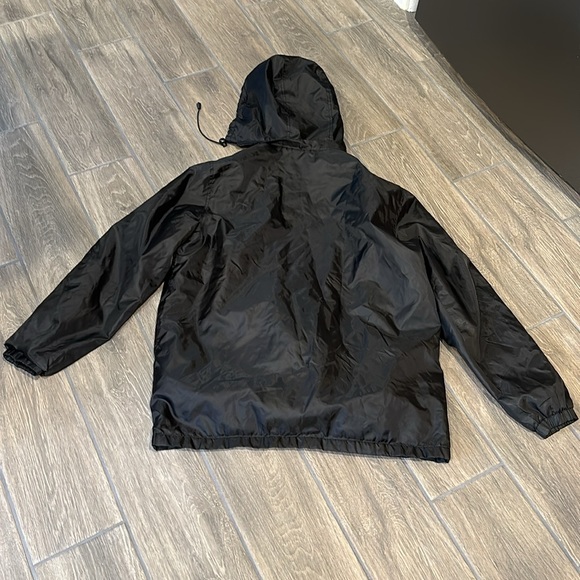 Totes size Medium fleece lined windbreaker. 4 pocket. Removable hood. Black - Picture 4 of 8